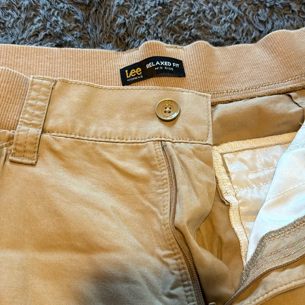 Lee Women’s Relaxed Fit Mid Rise Capris - Picture 2 of 3